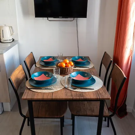 Orange Sunset Apartment *