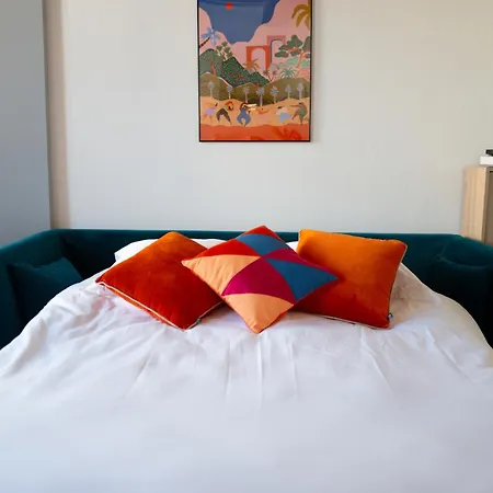 Orange Sunset Apartment *